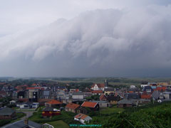 Rolwolken boven Callantsoog.